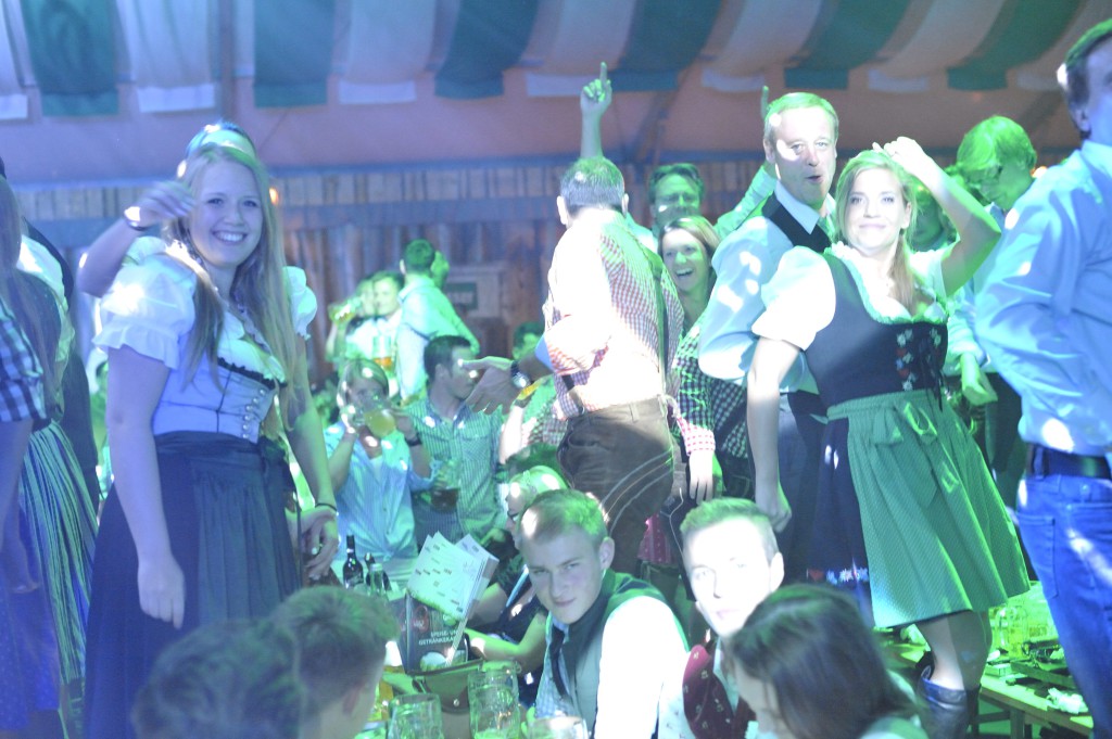 Tout le monde est chanteur à la Wiesn Fest de Vienne