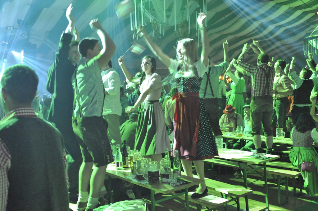 Tout le monde est danseur à la Wiesn Fest de Vienne