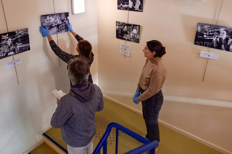 Exposition « Portraits d'auteur(e)s dans les cafés d’Europe », Épagny Metz-Tessy, France - 2024