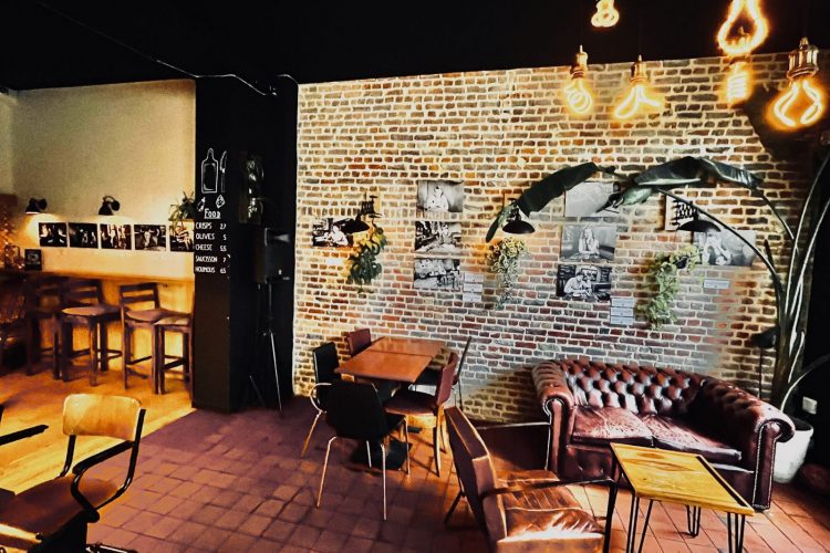 Exposition « Portraits d'auteur(e)s dans les cafés d’Europe », Chez Stephy, Bruxelles - 2025