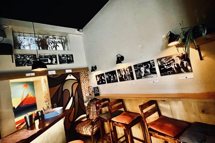Exposition « Portraits d'auteur(e)s dans les cafés d’Europe », Chez Stephy, Bruxelles - 2025