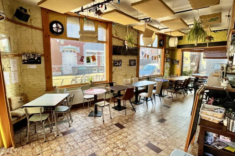 Exposition « Portraits d'auteur(e)s dans les cafés d’Europe », Tok'ici, Lille - 2025