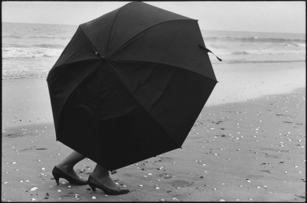 Corinne et le parapluie, Cabourg, France - 1988